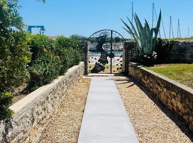 Дом отдыха Sirena Osor With Sea View Мали-Лошинь